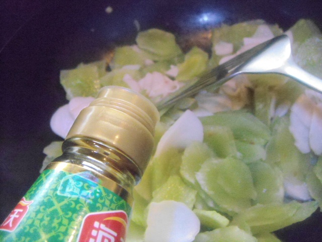 香肠杏鲍菇炒莴笋步骤6