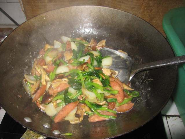 肉肠香菇炒菠菜步骤13