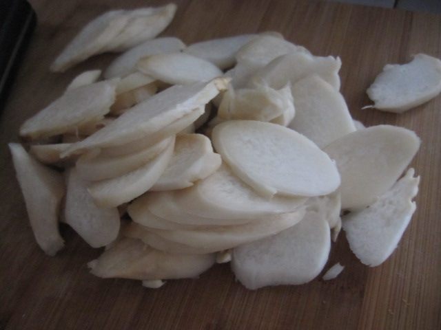 杏鲍菇角瓜炒香肠步骤2