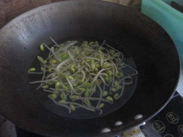 黄豆芽拌饭步骤4