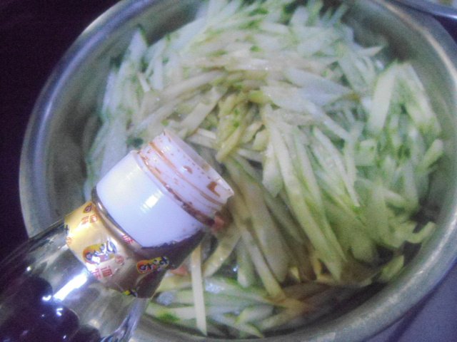 香肠大皮拌黄瓜步骤10
