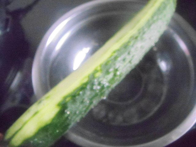 香肠大皮拌黄瓜步骤1