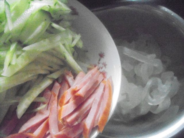 香肠大皮拌黄瓜步骤6