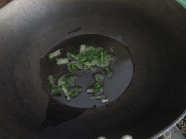 土豆杏鲍菇炒香肠步骤4