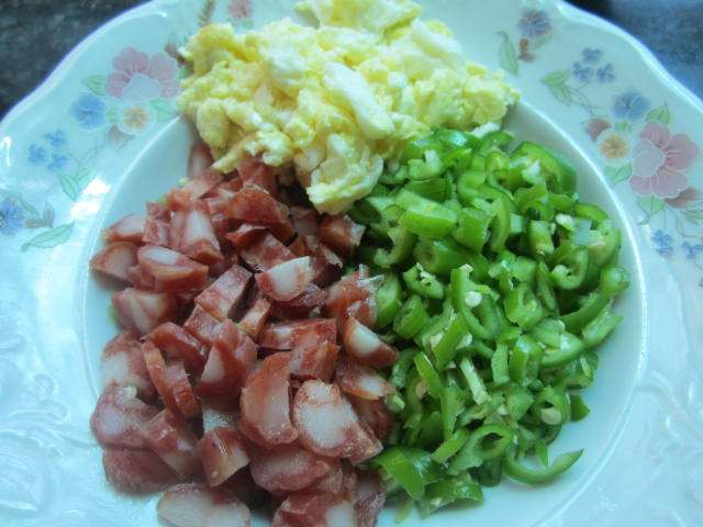 香肠咖喱饭步骤2
