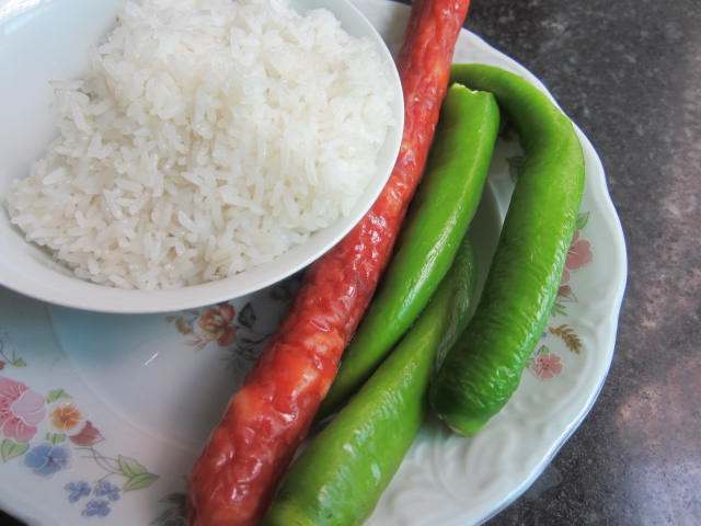 香肠咖喱饭步骤1