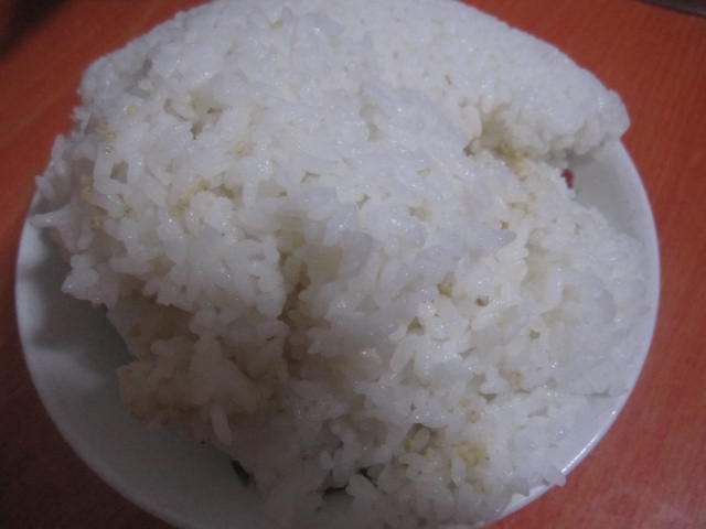 香菇肉肠鸡蛋炒饭步骤1