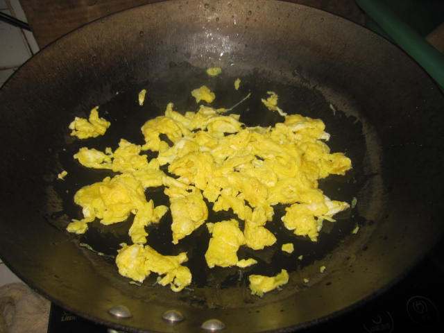 香菇肉肠鸡蛋炒饭步骤6