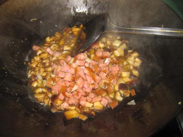 香菇肉肠鸡蛋炒饭步骤10