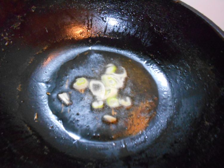 蒜苔香肠炝锅面步骤6