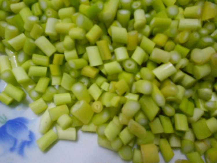 蒜苔香肠炝锅面步骤4