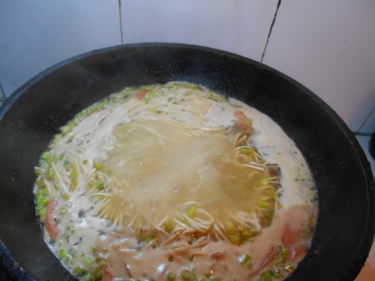 蒜苔香肠炝锅面步骤14