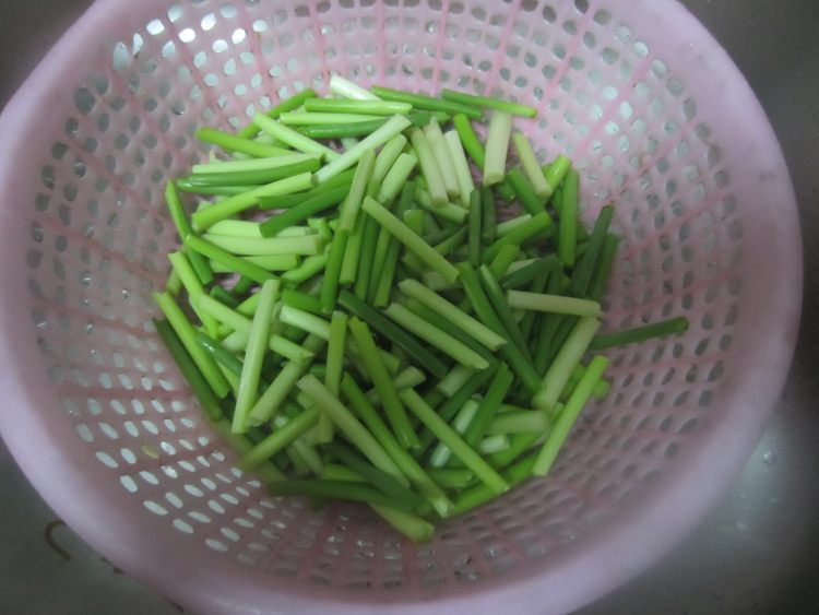 蒜苗香肠步骤2