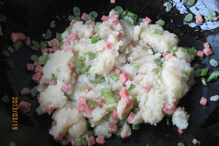 芹菜香肠土豆泥步骤8