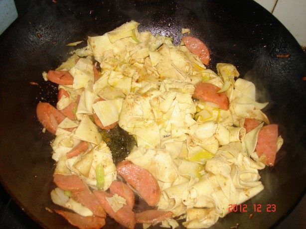 香肠炒甘蓝干豆腐步骤6