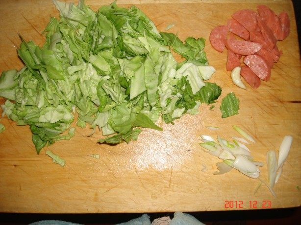 香肠炒甘蓝干豆腐步骤1