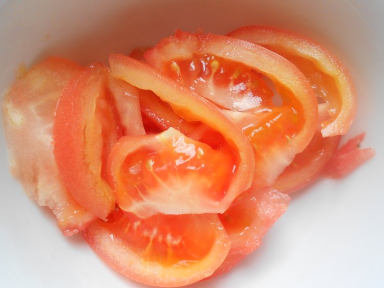 西红柿蒜苔炸酱面步骤3