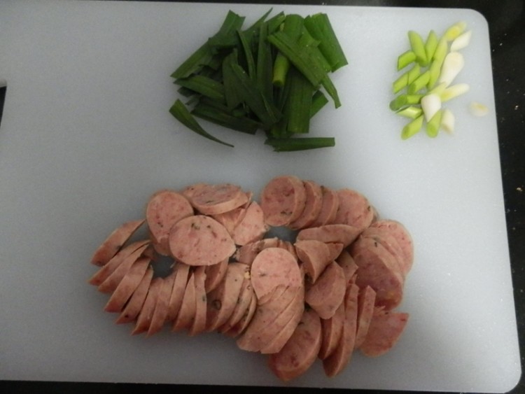香肠炒甜豆步骤2