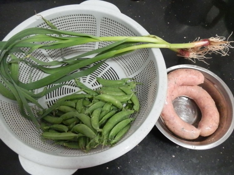 香肠炒甜豆步骤1