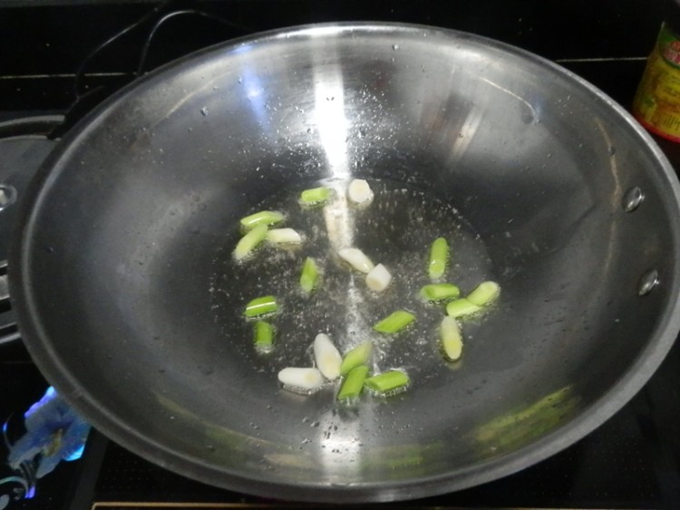 香肠炒甜豆步骤5