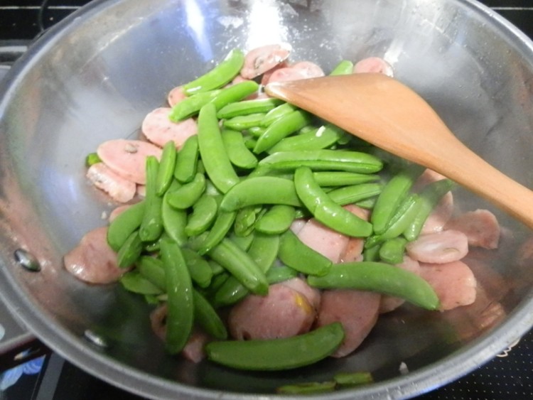 香肠炒甜豆步骤7