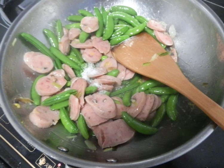 香肠炒甜豆步骤9