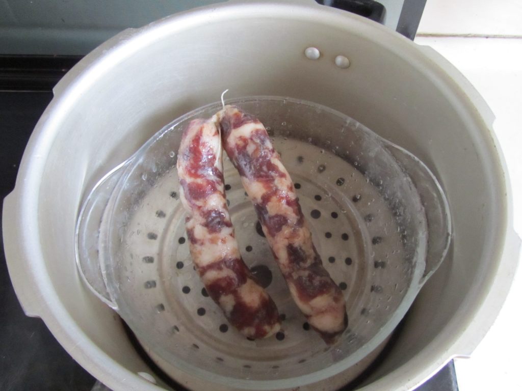 腊肠炒蒜苗步骤1