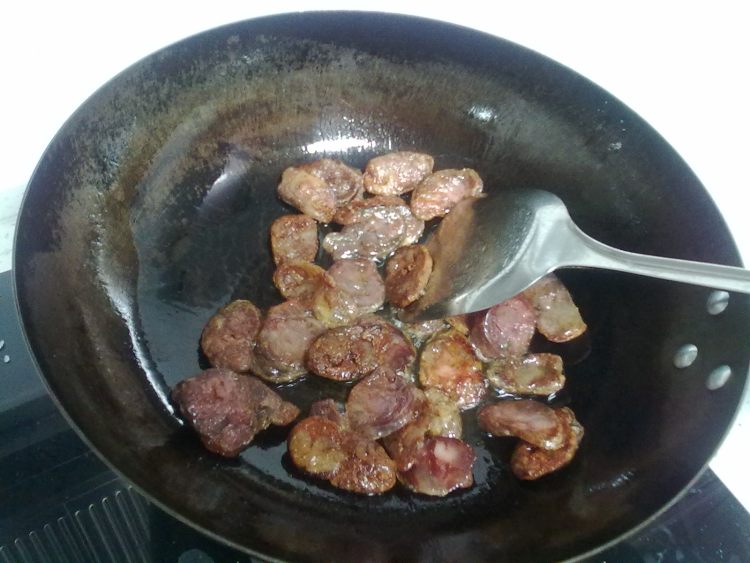 香肠蘑菇炒糯米饭步骤8