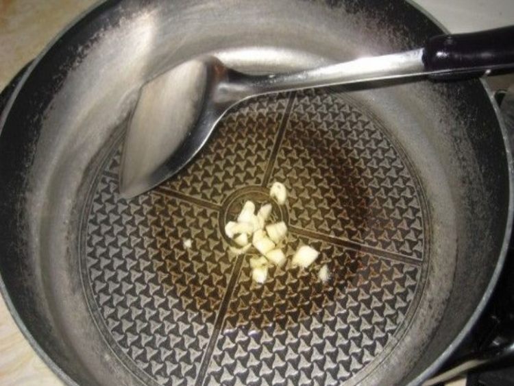 双色花炒香肠步骤4