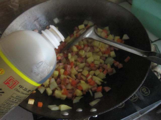 胡萝卜土豆洋葱香肠焖步骤12