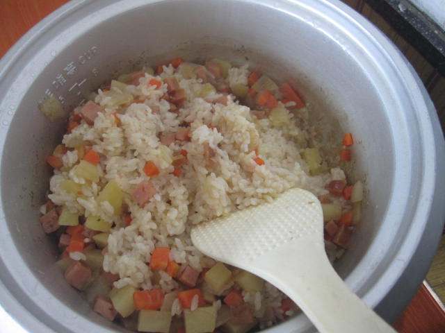 胡萝卜土豆洋葱香肠焖步骤17