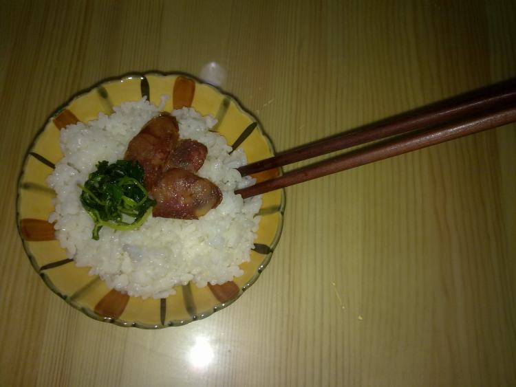 芹菜叶炒香肠步骤12