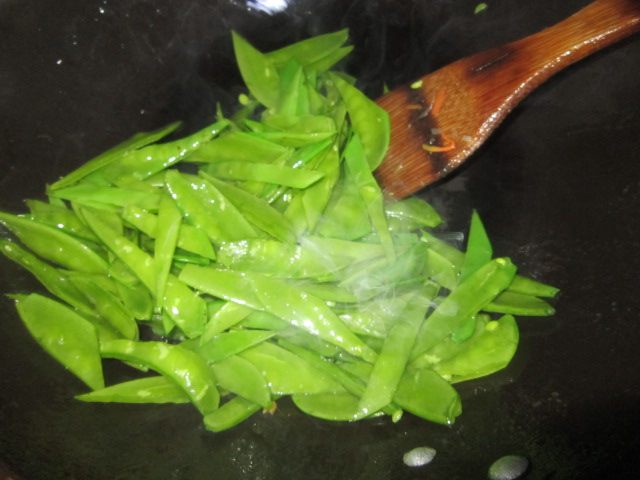 炒荷兰豆步骤4