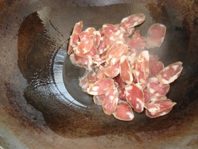 菊花菜炒香肠步骤4