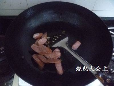 香肠炒菜花步骤3
