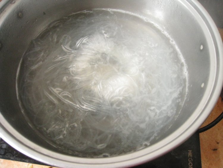 豆芽炒藕粉步骤2