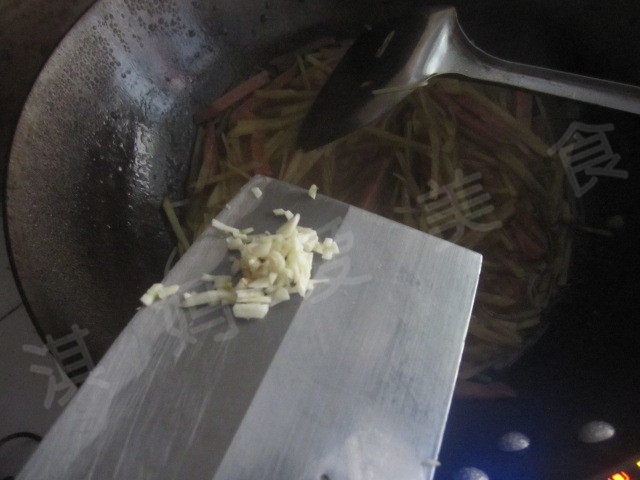 香肠土豆丝步骤11