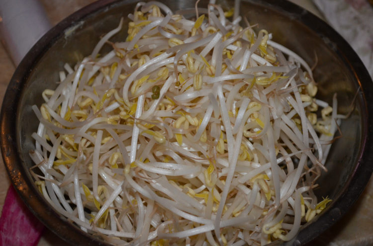 香肠豆芽步骤1