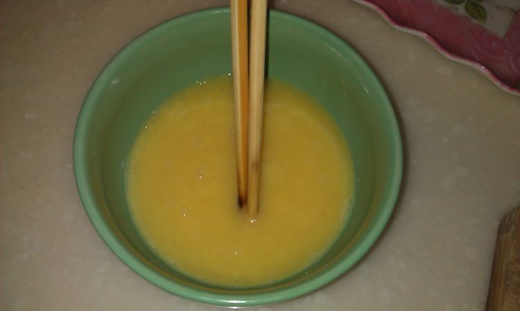 香肠香菇炒鸡蛋步骤1