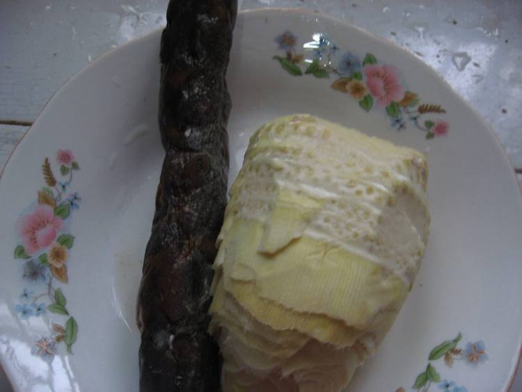香肠炒冬笋步骤1