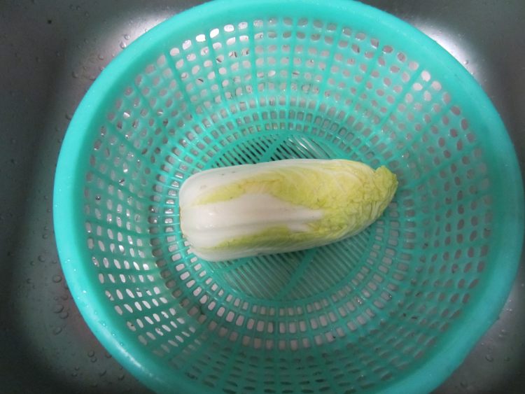 娃娃菜香肠汤步骤1