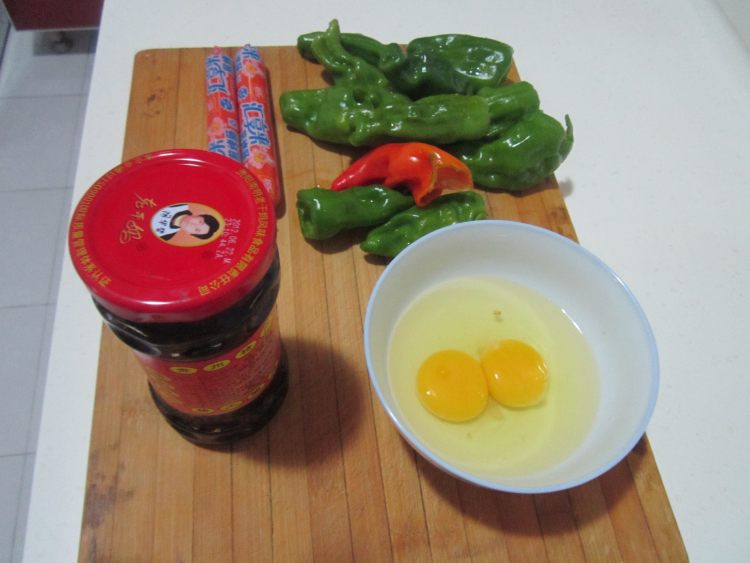 豆豉炒青椒步骤1