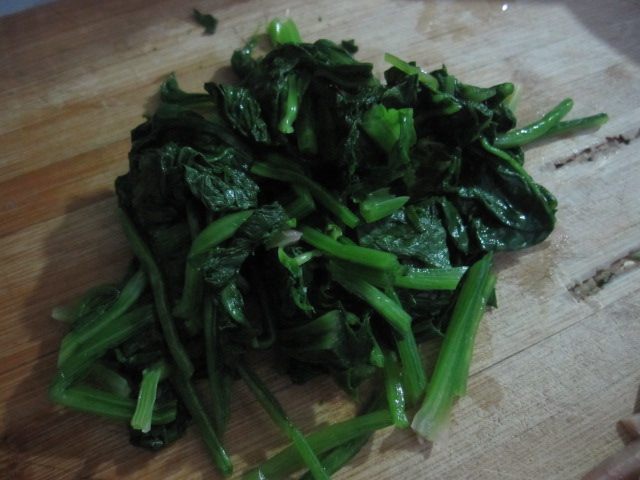 菠菜香肠炒鸡蛋步骤2