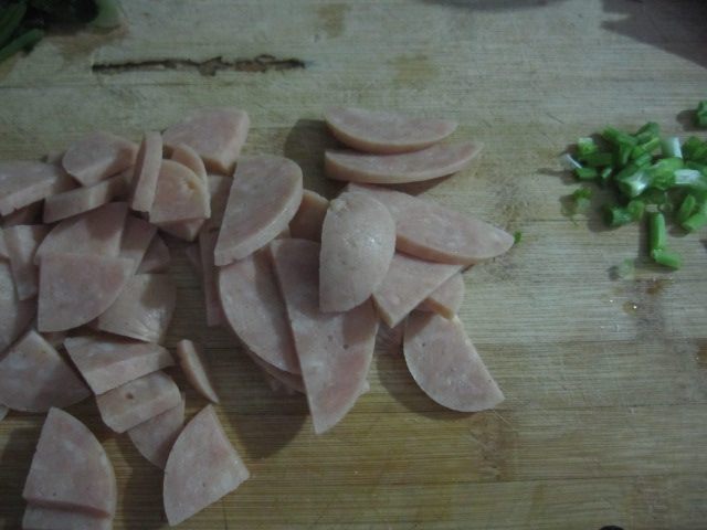 菠菜香肠炒鸡蛋步骤4