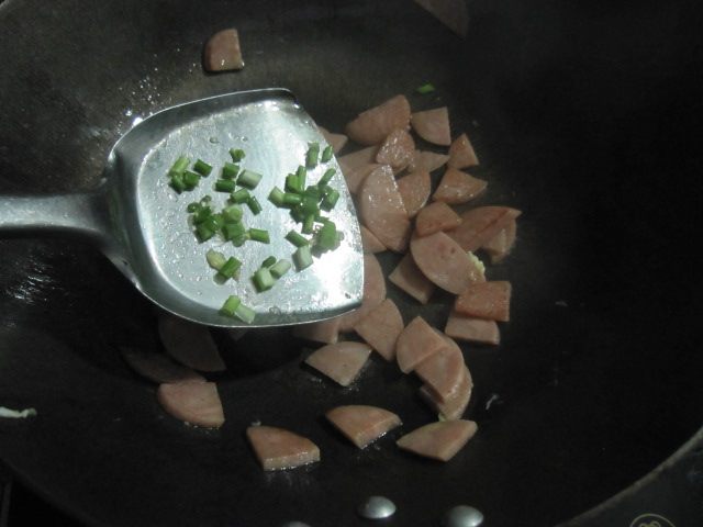 菠菜香肠炒鸡蛋步骤8