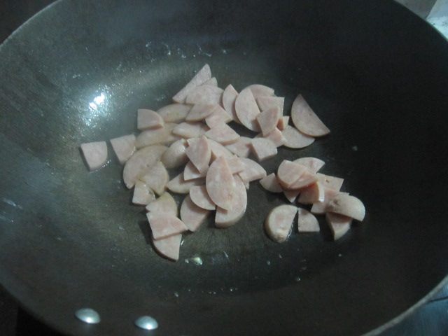 菠菜香肠炒鸡蛋步骤7