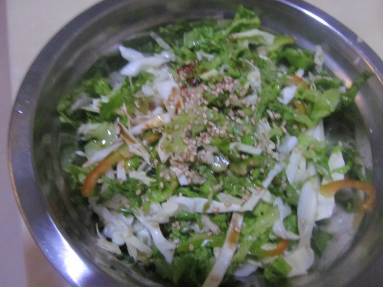夹菜蛋饼步骤2