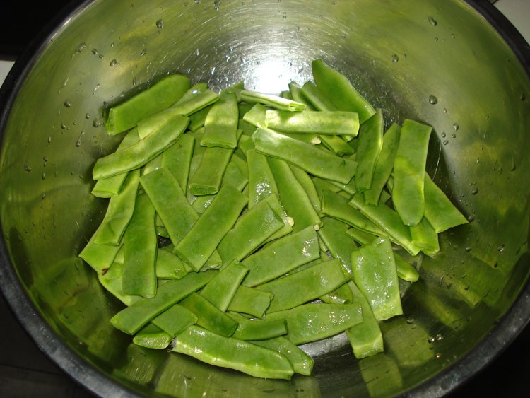 豆角香肠焖饭步骤1