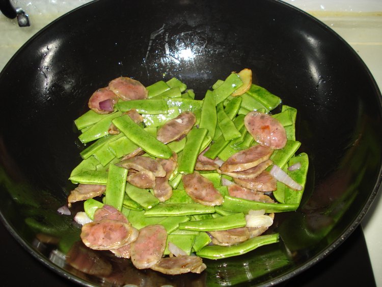 豆角香肠焖饭步骤6