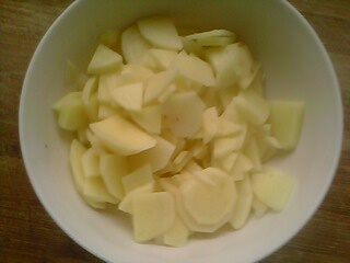 土豆炒香肠步骤1
